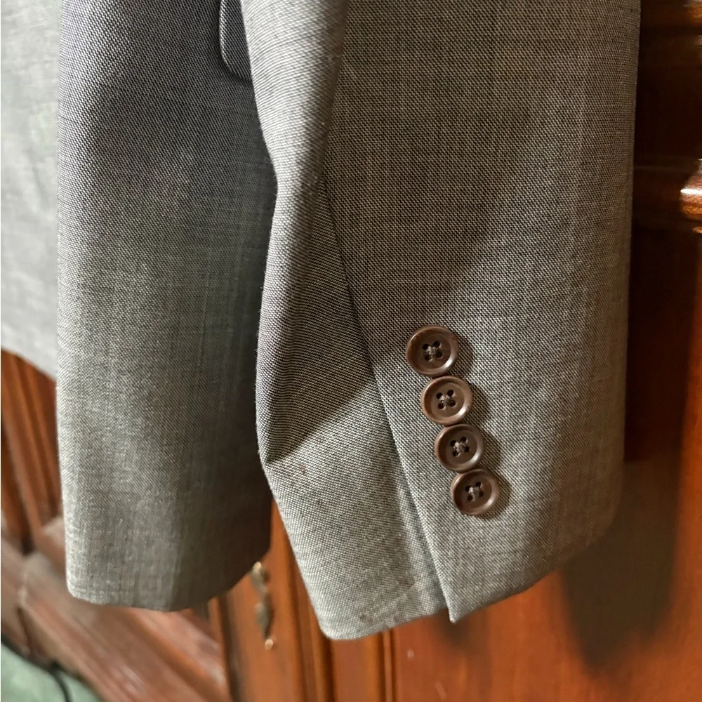 DKNY Men's Gray wool and silk Blend Blazer Size 38R